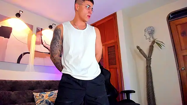 Snapshot of _joansoto chatting on 02.04.26 joansoto online show from 02.04.26