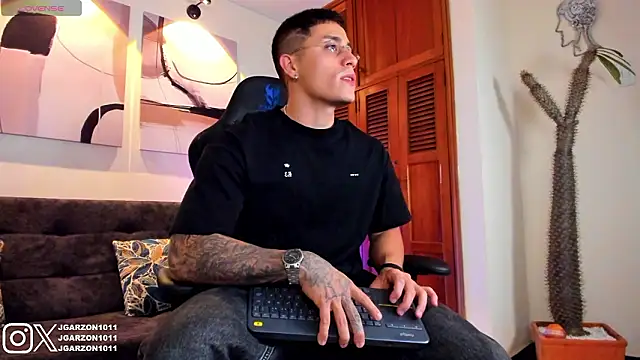 Snapshot of _joansoto chatting on 02.09.26 joansoto online show from 02.09.26