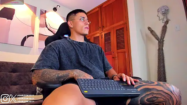 Snapshot of _joansoto chatting on 02.19.26 joansoto online show from 02.19.26