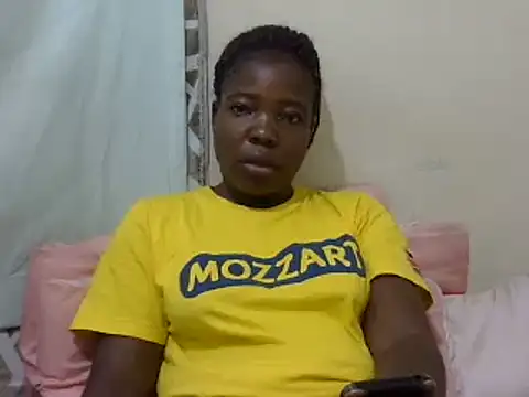 Snapshot of ebony_valleria chatting on 02.20.25 ebony valleria online show from 02.20.25