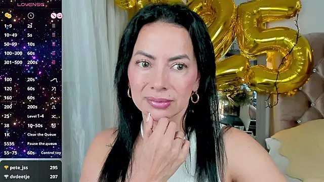Snapshot of veronika_naughty chatting on 01.02.25 veronika naughty online show from 01.02.25