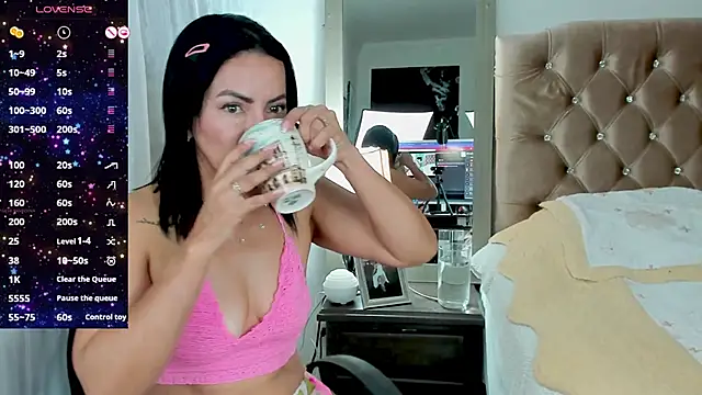 Snapshot of veronika_naughty chatting on 03.11.25 veronika naughty online show from 03.11.25