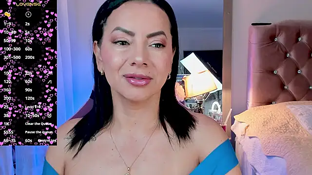 Snapshot of veronika_naughty chatting on 10.16.25 veronika naughty online show from 10.16.25