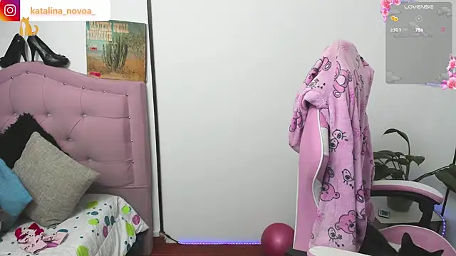 Snapshot of Katalina_novoa chatting on 05.20.26 Katalina novoa online show from 05.20.26
