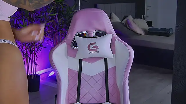 shayblonde online show from 12.18.24