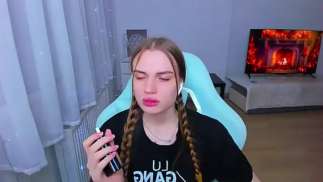 StellaLawless online show from 12.23.24