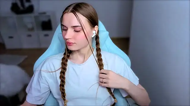 StellaLawless online show from 10.24.25