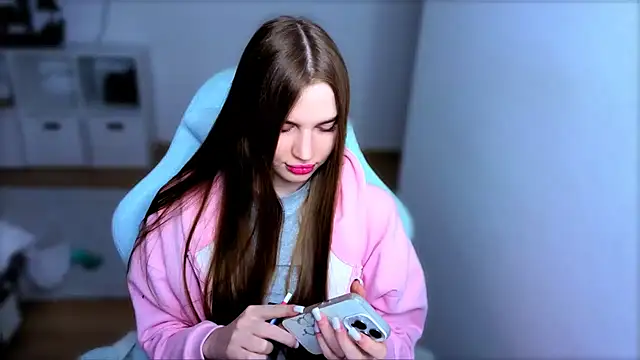 StellaLawless online show from 11.15.25