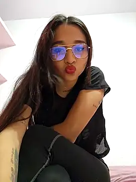 Snapshot of GLIANGELI chatting on 02.16.25 GLIANGELI online show from 02.16.25