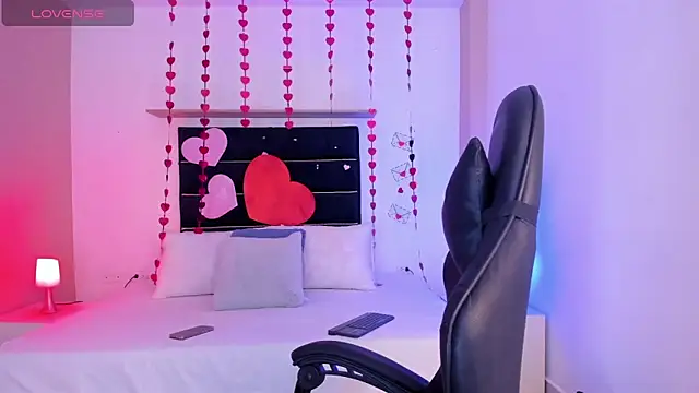 Snapshot of MarilynSmIith chatting on 02.18.26 MarilynSmIith online show from 02.18.26