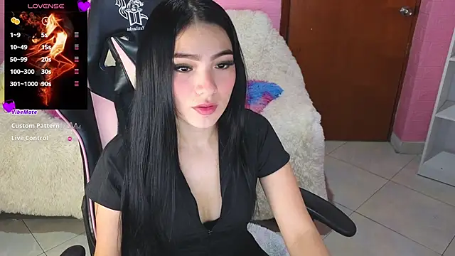 Snapshot of keity_moon chatting on 02.04.25 keity moon online show from 02.04.25