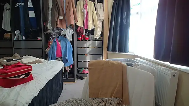 Bustyjessicalouu online show from 10.18.25