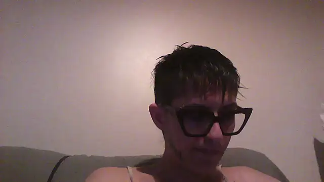 Snapshot of nickfxx chatting on 10.23.25 nickfxx online show from 10.23.25