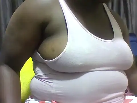 Snapshot of vilah chatting on 05.19.26 vilah online show from 05.19.26