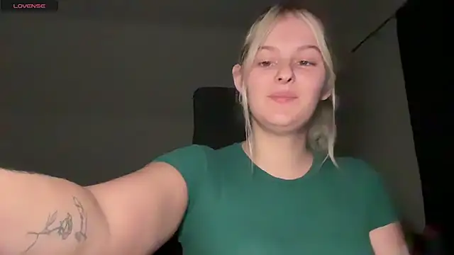 Snapshot of Allylove03 chatting on 09.19.25 Allylove03 online show from 09.19.25