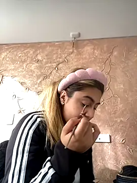 Miabonnett  online show from 12.05.25