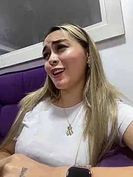 Snapshot of emma_oxford chatting on 12.21.24 emma oxford online show from 12.21.24