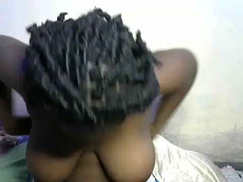 Snapshot of freaky_belle chatting on 01.11.25 freaky belle online show from 01.11.25