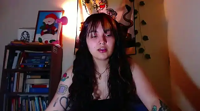 Snapshot of sweetiee_mary chatting on 12.08.24 sweetiee mary online show from 12.08.24