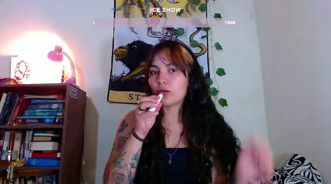 Snapshot of sweetiee_mary chatting on 01.12.25 sweetiee mary online show from 01.12.25