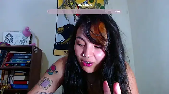 Snapshot of sweetiee_mary chatting on 01.12.25 sweetiee mary online show from 01.12.25