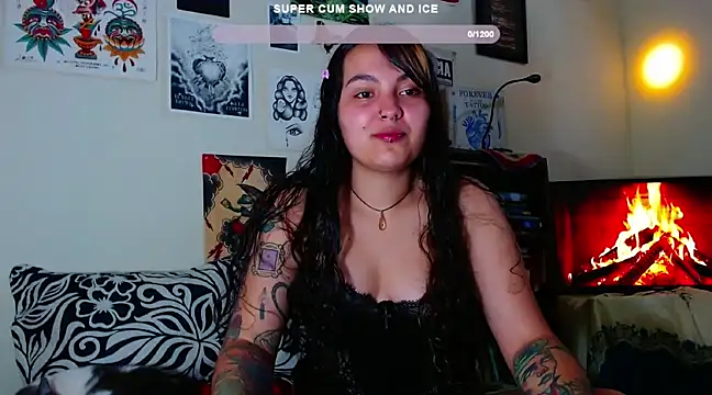 Snapshot of sweetiee_mary chatting on 01.25.25 sweetiee mary online show from 01.25.25