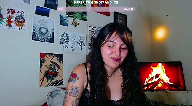 Snapshot of sweetiee_mary chatting on 01.25.25 sweetiee mary online show from 01.25.25