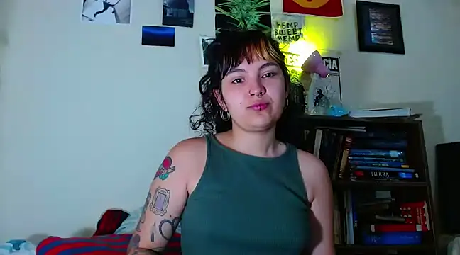 Snapshot of sweetiee_mary chatting on 02.12.25 sweetiee mary online show from 02.12.25