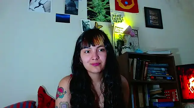 Snapshot of sweetiee_mary chatting on 02.14.25 sweetiee mary online show from 02.14.25