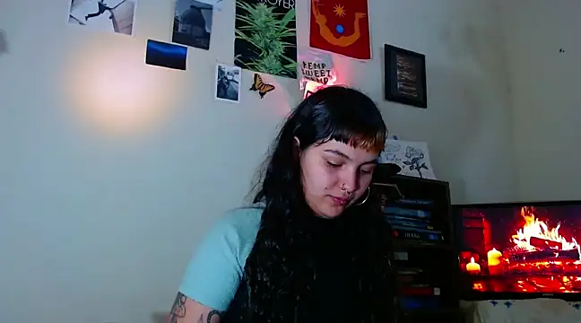 Snapshot of sweetiee_mary chatting on 02.23.25 sweetiee mary online show from 02.23.25