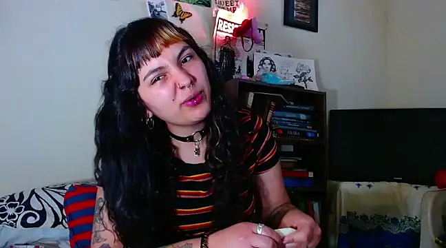 Snapshot of sweetiee_mary chatting on 02.25.25 sweetiee mary online show from 02.25.25