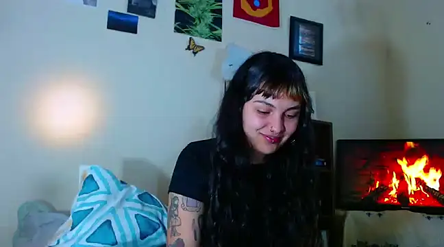 Snapshot of sweetiee_mary chatting on 03.18.25 sweetiee mary online show from 03.18.25