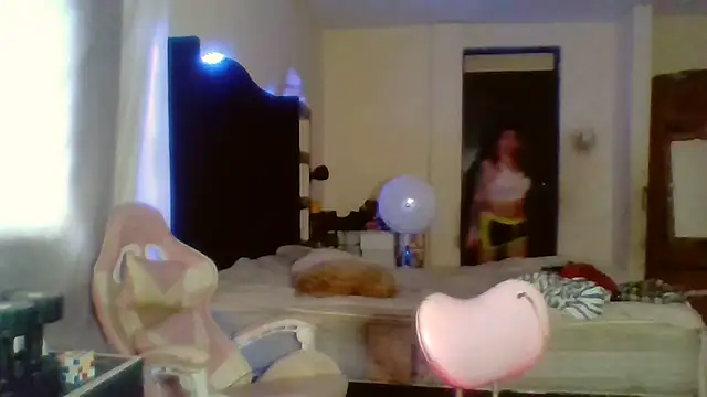 Jennxdolls online show from 02.20.25