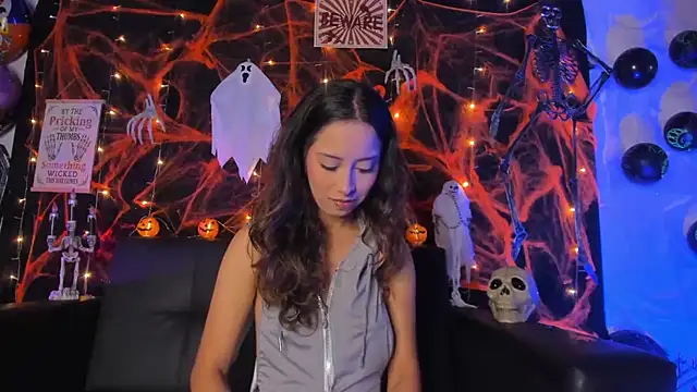 little-Emma online show from 10.30.25