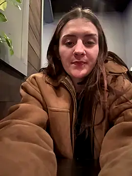 Snapshot of emilysue1 chatting on 12.14.25 emilysue1 online show from 12.14.25