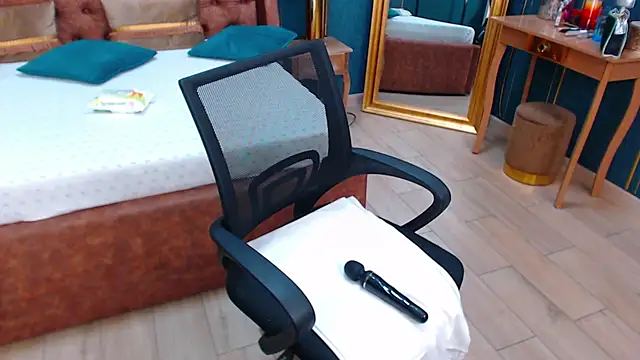 Snapshot of SerenaXMendez chatting on 12.02.24 SerenaXMendez online show from 12.02.24