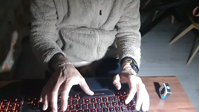 Snapshot of Adri_gard chatting on 04.21.26 Adri gard online show from 04.21.26