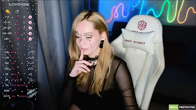 Snapshot of Bad_Girl009 chatting on 10.18.25 Bad Girl009 online show from 10.18.25