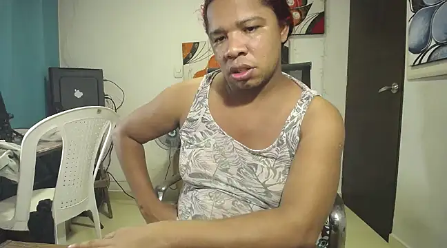 Snapshot of tsbigcock10incock chatting on 01.20.25 tsbigcock10incock online show from 01.20.25