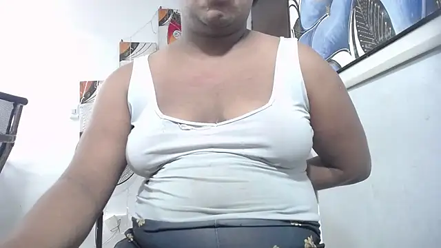 Snapshot of tsbigcock10incock chatting on 05.27.26 tsbigcock10incock online show from 05.27.26