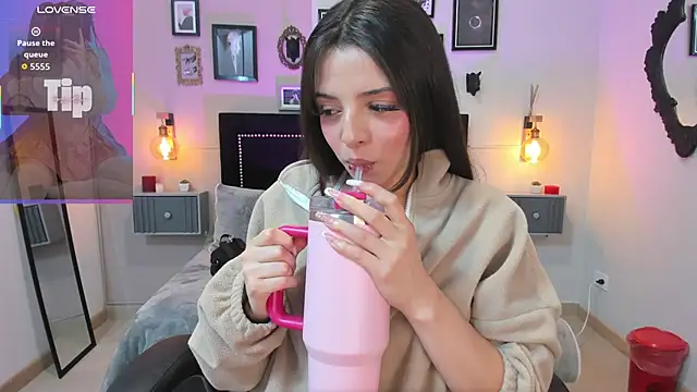 Snapshot of Charlotte__Benett chatting on 10.07.25 Charlotte Benett online show from 10.07.25