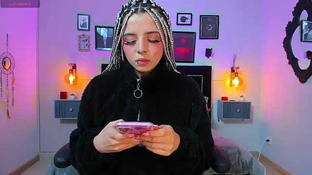 Snapshot of Charlotte__Benett chatting on 11.10.25 Charlotte Benett online show from 11.10.25