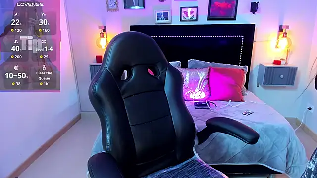 Snapshot of Charlotte__Benett chatting on 11.29.25 Charlotte Benett online show from 11.29.25