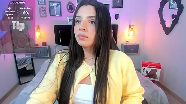 Snapshot of Charlotte__Benett chatting on 06.24.26 Charlotte Benett online show from 06.24.26