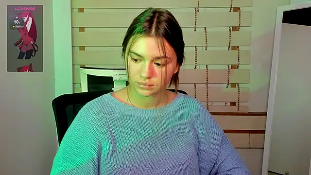 Josephine Kiss online show from 12.04.24