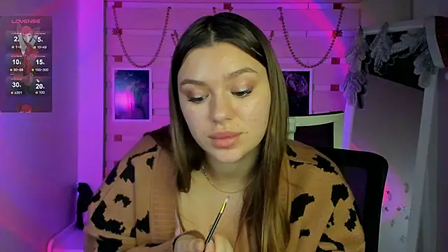 Josephine Kiss online show from 12.10.24