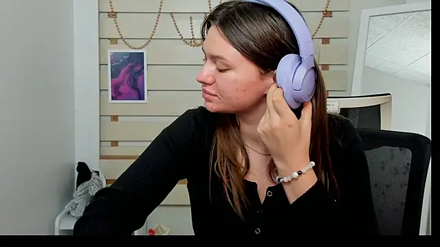 Josephine Kiss online show from 01.22.25