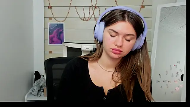 Josephine Kiss online show from 01.23.25