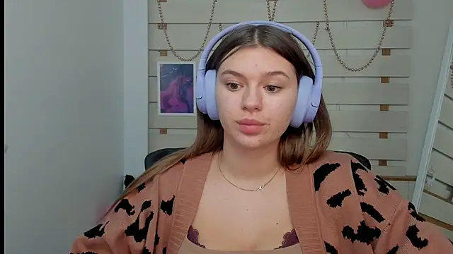 Josephine Kiss online show from 02.26.25