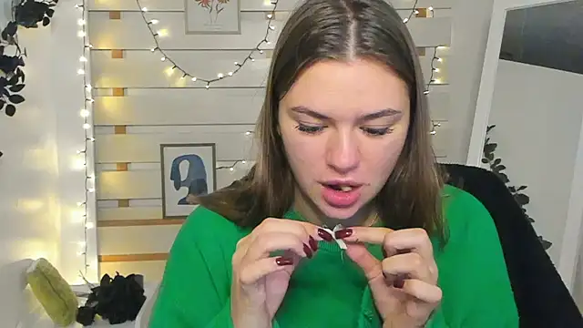 Josephine Kiss online show from 11.14.25